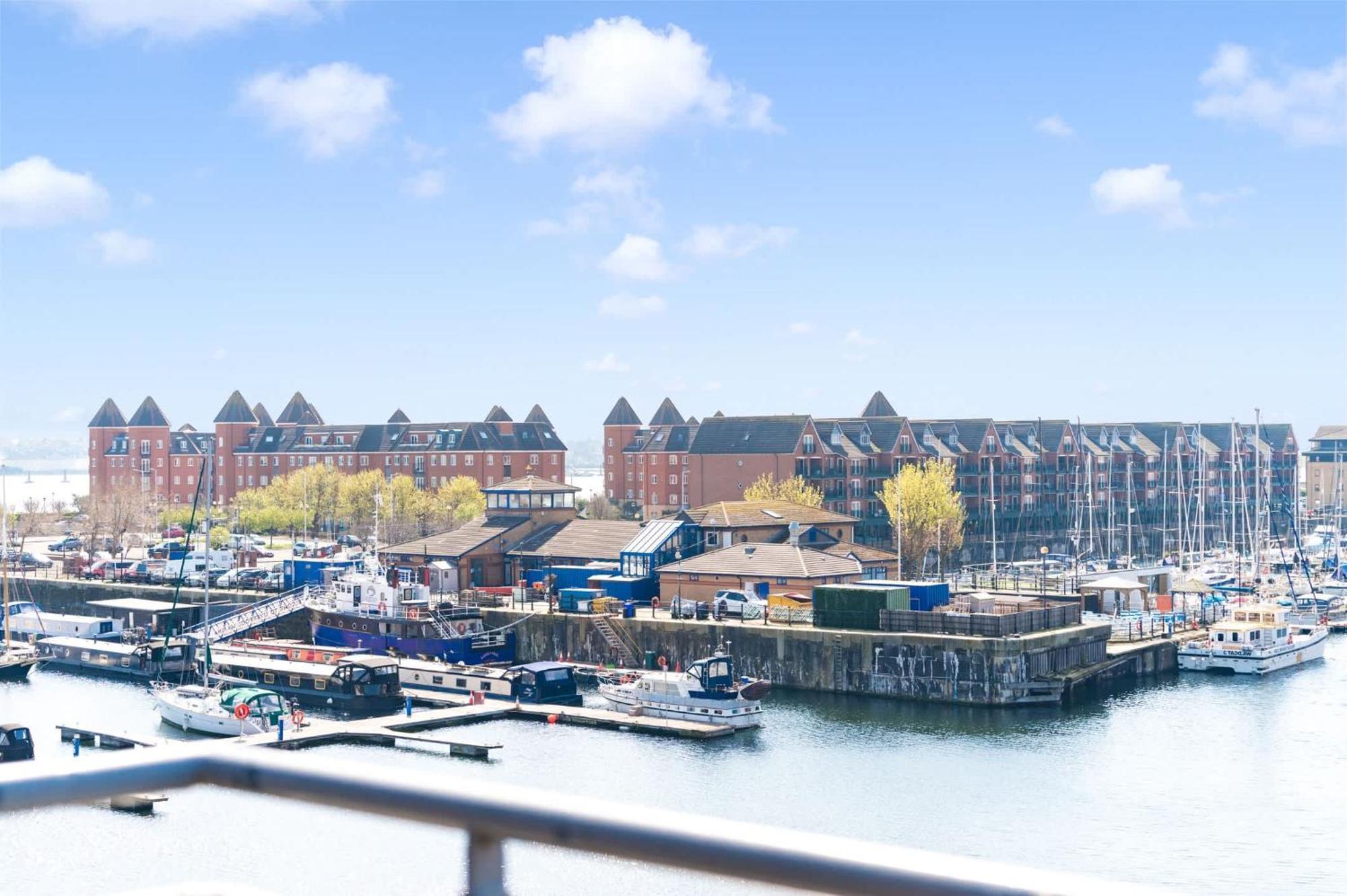 The Waterfront Penthouse I With Parking *